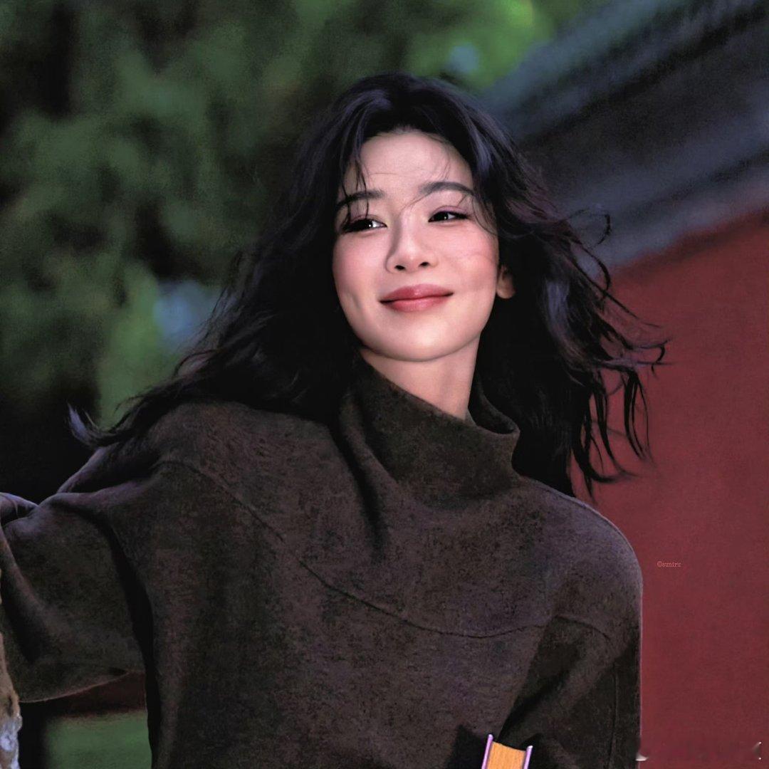 唯有内心丰盈如海，方能无畏无惧，你要在暗夜里向内扎根，汲取那些无人知晓的力量，只