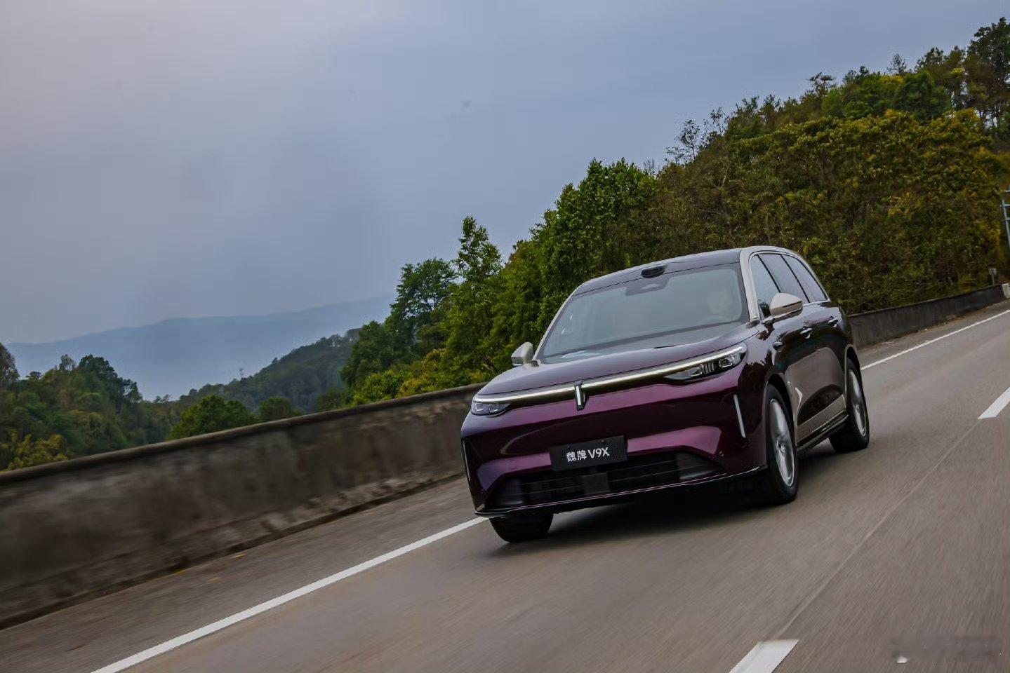 现在新能源大 9 系，很多满电的时候看着挺猛，一馈电就原形毕露，超车肉、爬坡喘，