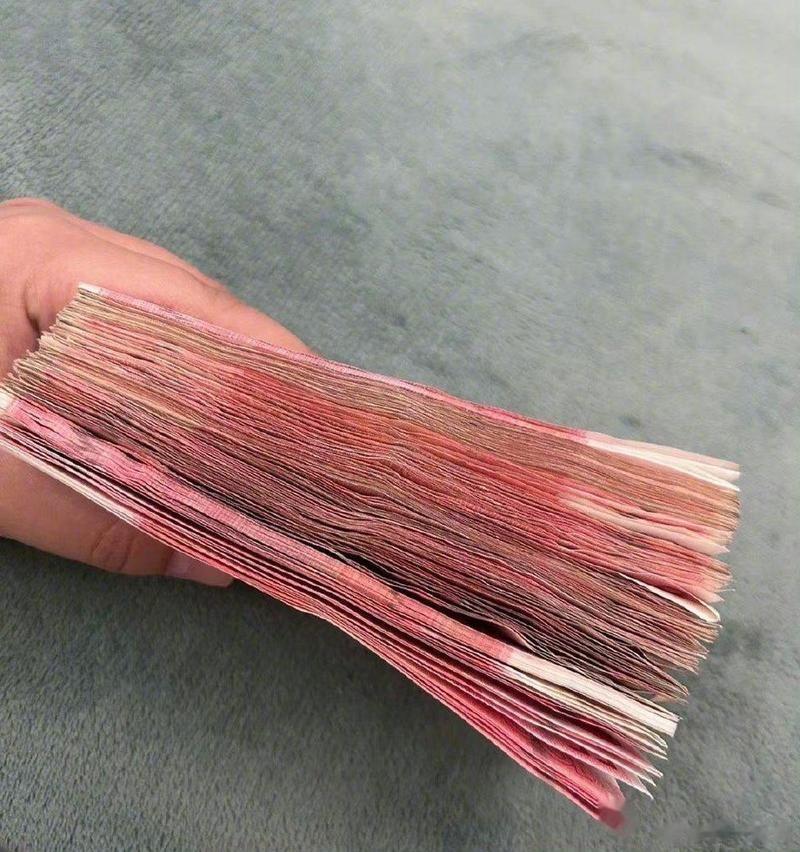我给了我妈20000块钱，我妈背着我给我弟媳妇5000块钱，给我妹5000块钱，