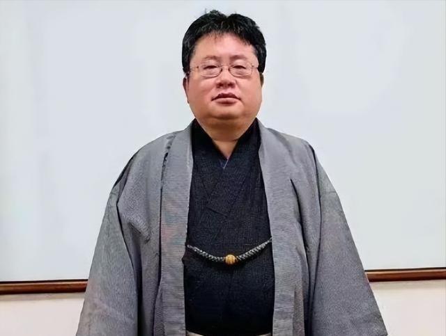 7月6日，入籍台湾的日裔媒体人矢板明夫在台中发表演讲后，遭不明人士挥拳殴打。涉案