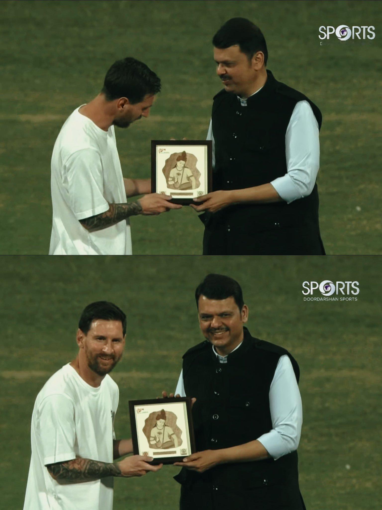 梅西荣获印度高级官员颁发的奖项🇮🇳 🐐梅西梅西印度行