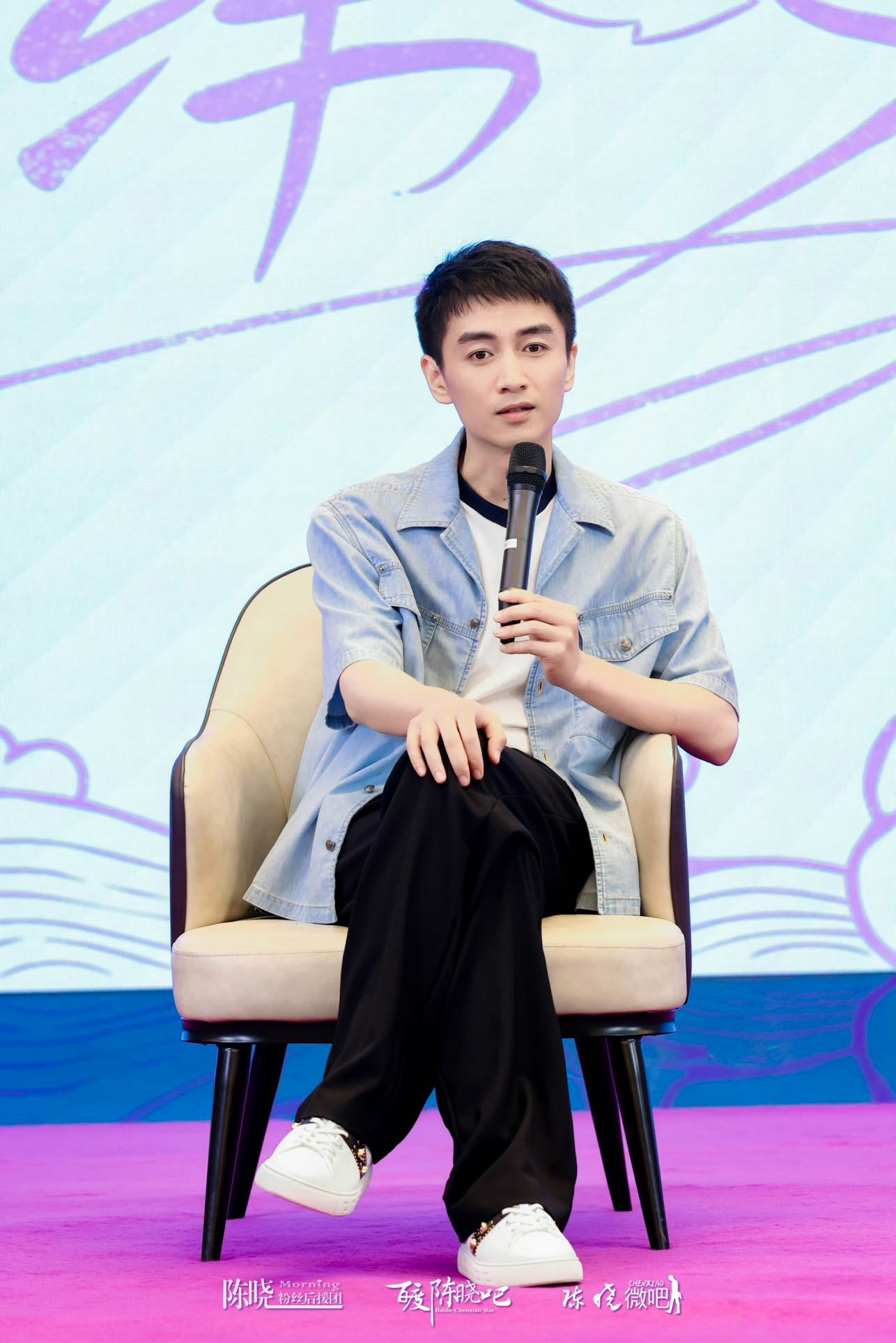 哇好新鲜好阳光的帅气陈晓哇！陈晓在见面会上完全就是一个青葱大男孩，真诚走心面对面