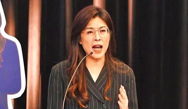郑丽文要被撤换？根据台媒披露，国民党本土派正在酝酿在2026年底，换掉郑丽文，推