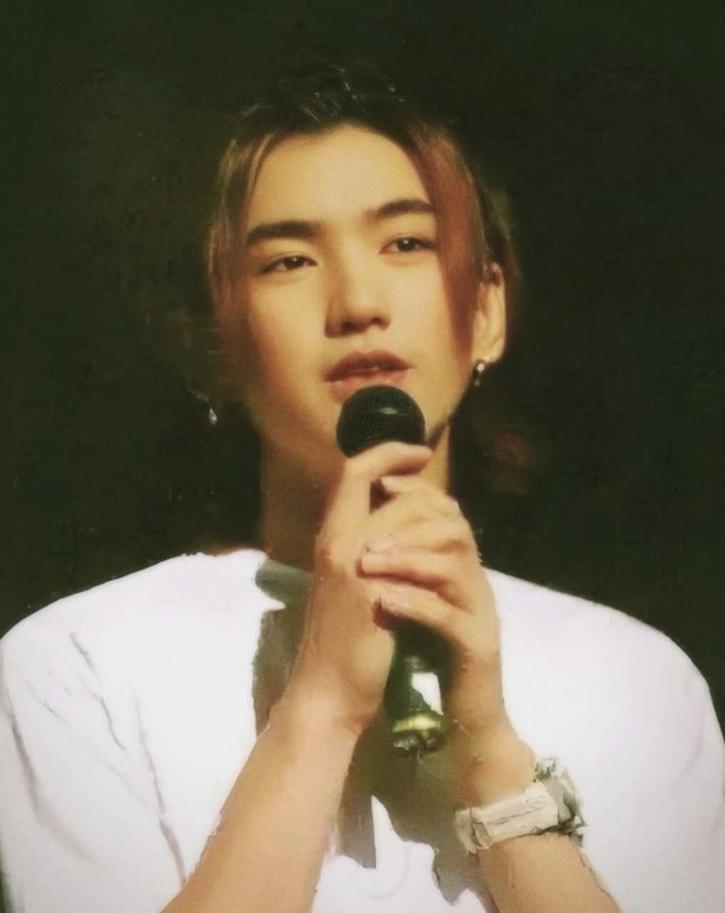 【来自投稿】21世纪初，两名年轻艺人。图1 ：华月，1981年4月7日出生于日本