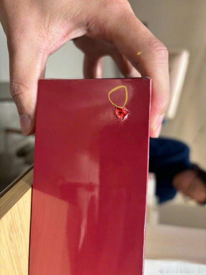 昨天这个 骑手因包装破损被华为店索赔一万五  话题一出，我们就发布了我们的观点，