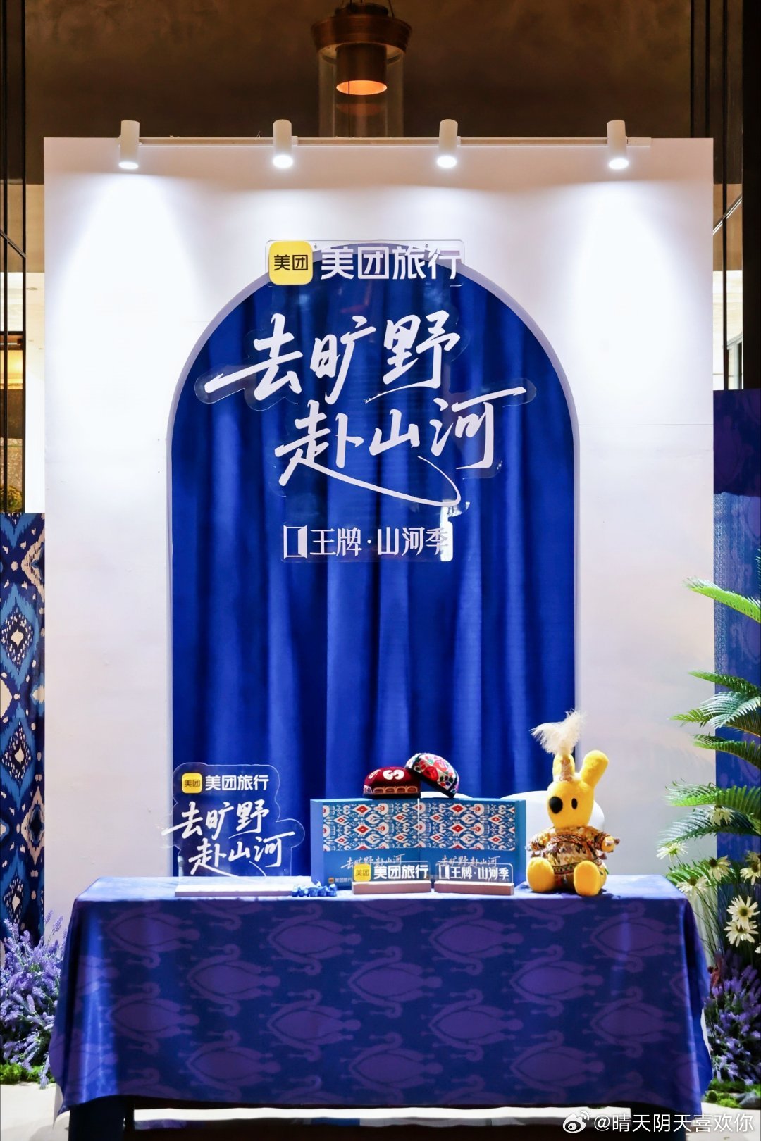 这辈子总要去一次伊犁看完真的想去新疆了，不是为了网红景点，是向往王牌山河季这种体