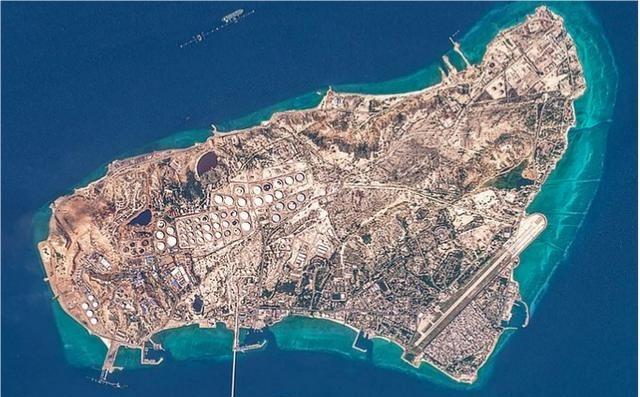 美军惨死大戏将上演！美祭出“尖刀斩首”战术，欲直取哈尔克岛，数千名士兵垂直登陆，