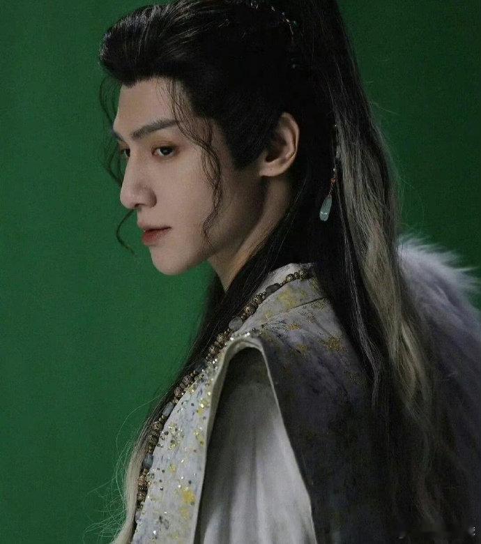 水龙吟睥睨江湖海报   水龙吟 《水龙吟》的精彩程度简直超乎想象，其含金量呈直线