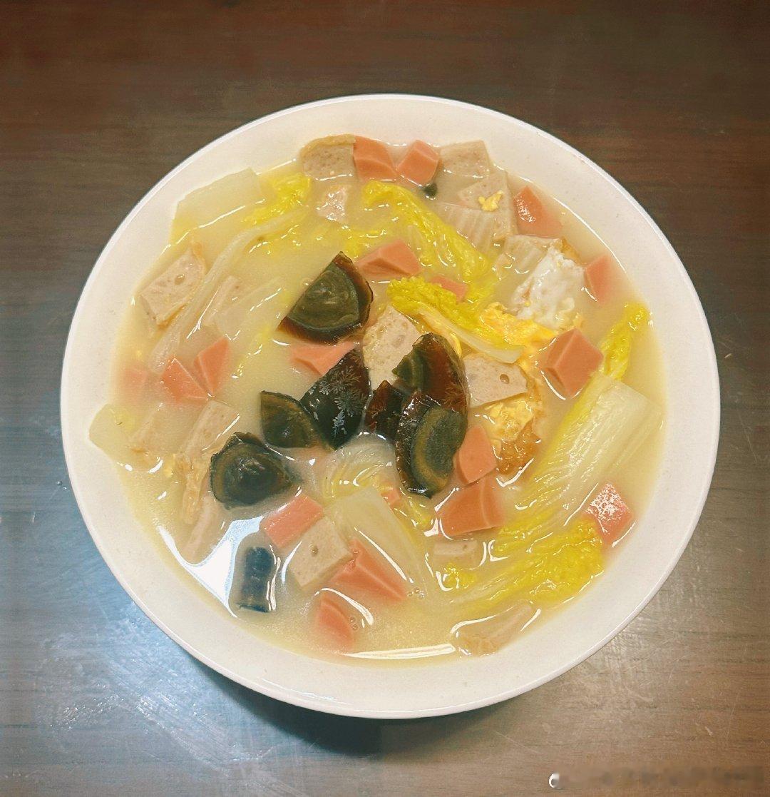 买了束洋甘菊这个花可以说是拥有着任何花都不能替代的倔强和勇敢花语：在逆境中生长，