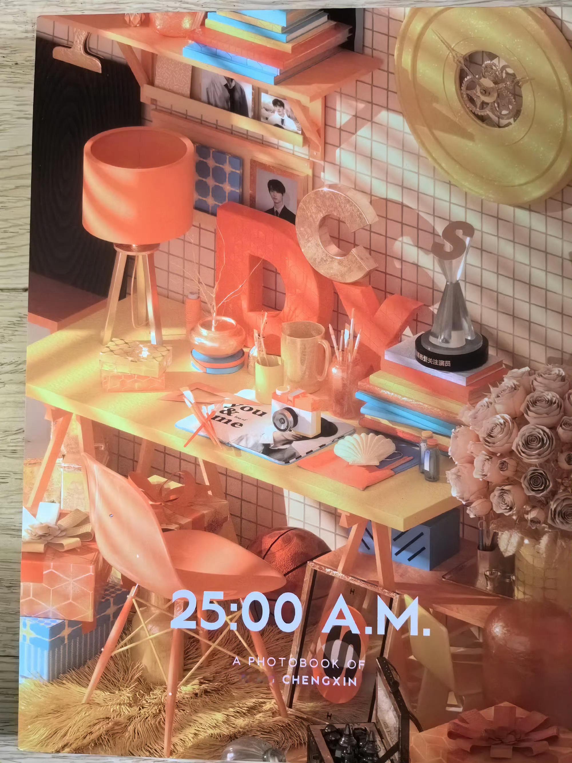 这几天搬家，之前收集的丁程鑫周边，收拾出来部分写真集，《乌托邦少年》和25am等