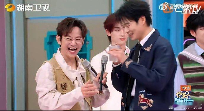 魏晨游刃有余魏大勋匆匆忙忙魏大勋四肢各跳各的你好星期六双魏同框太治愈了！魏晨优雅