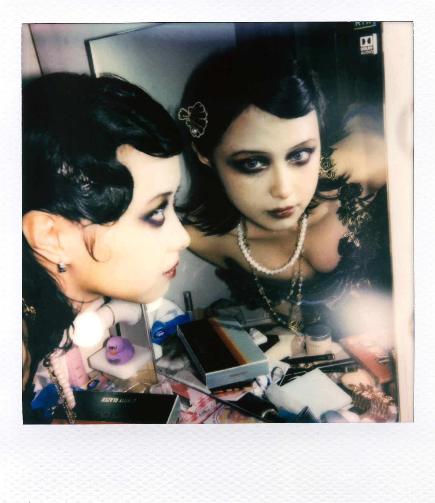 记录一次秀场后台的宝丽来。其实是万圣节主题！🥰