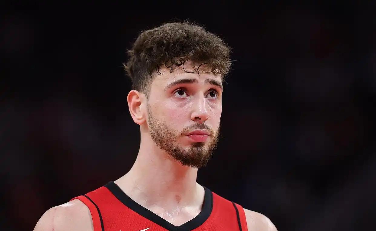 质疑申京，理解申京，期盼申京回归！
这就是火箭球迷现在的心情，申京、范弗里特的伤