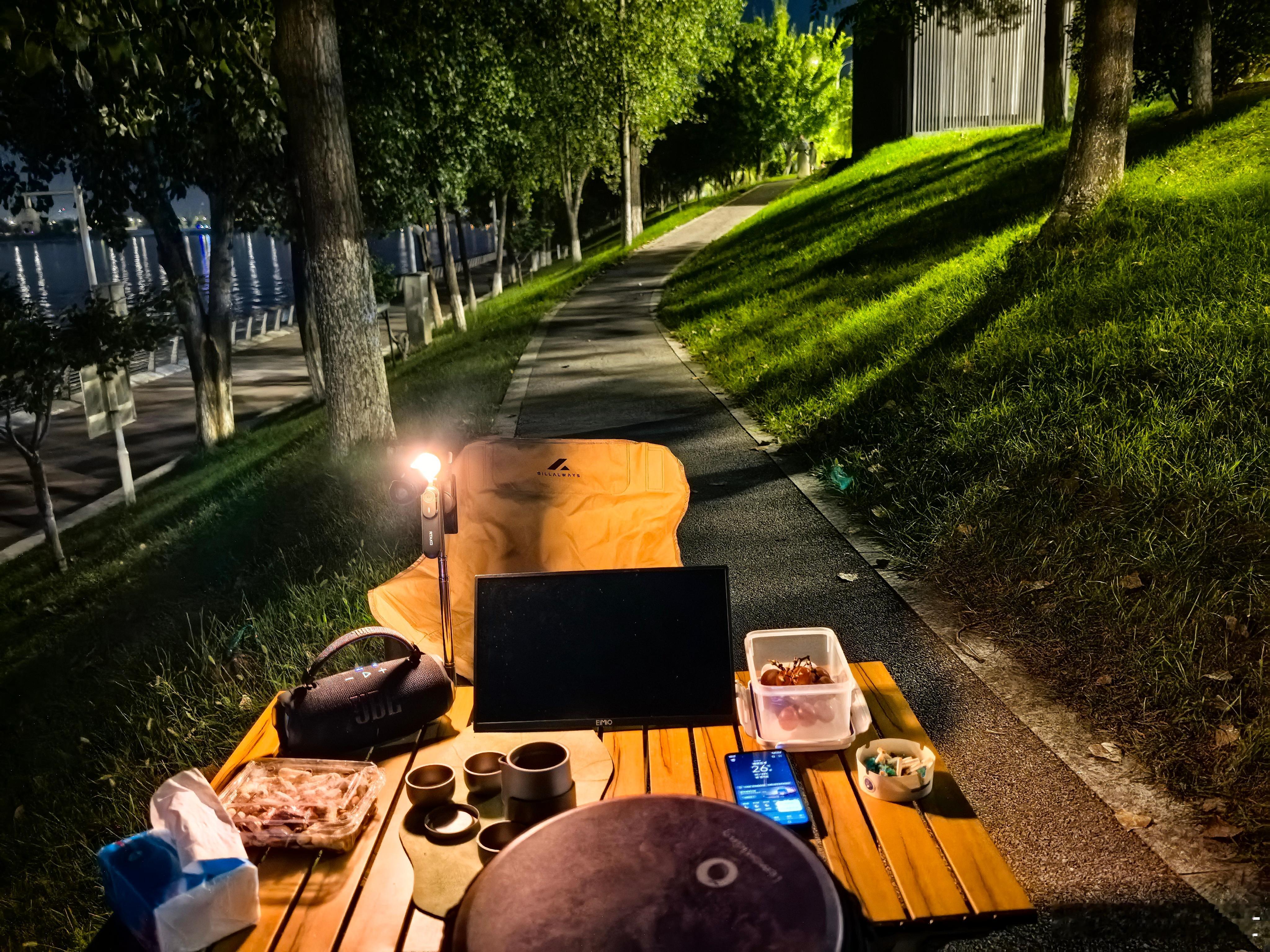 都没人了，回家。晚安，各位。 
