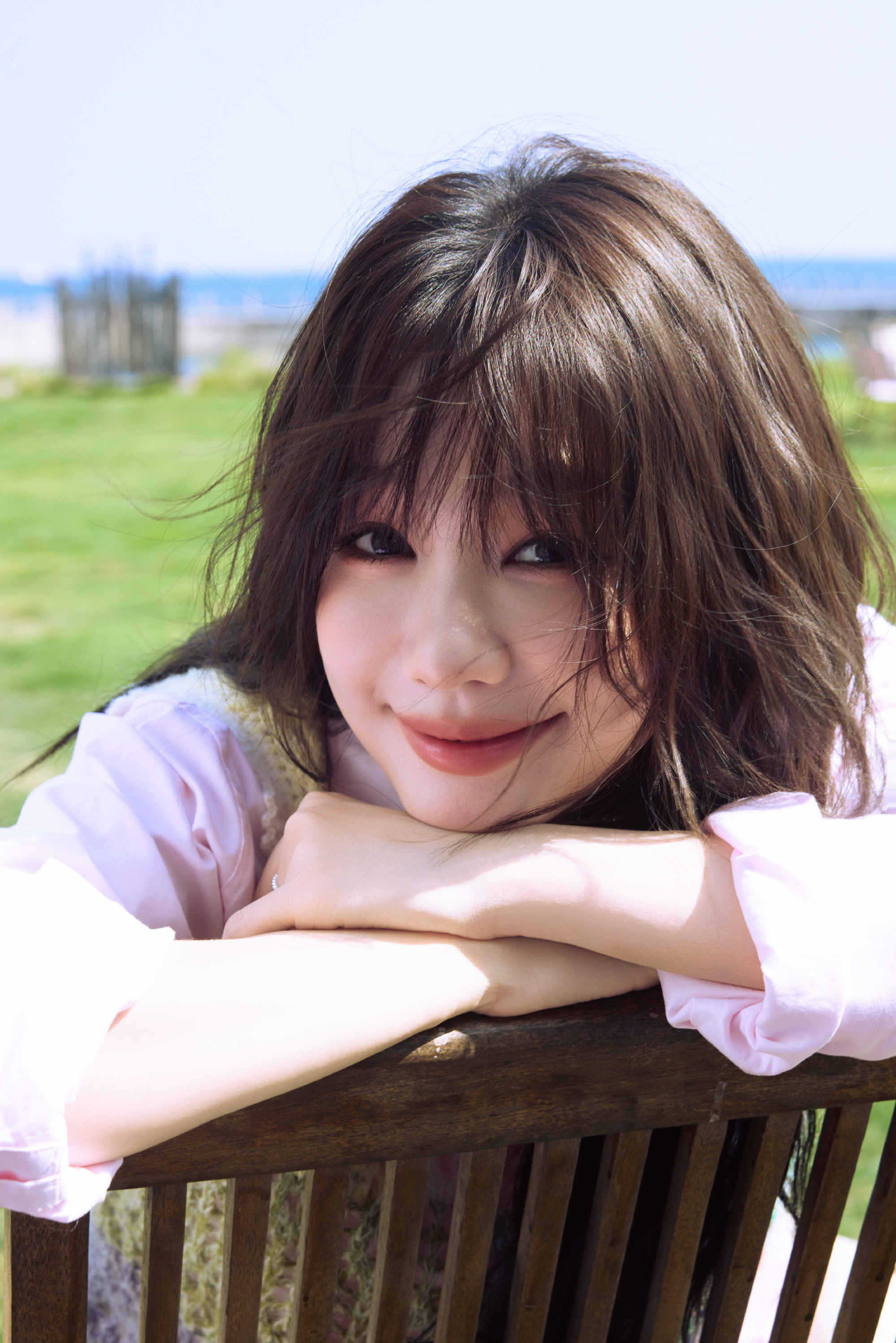 此女怎么能这么美。 ​​​