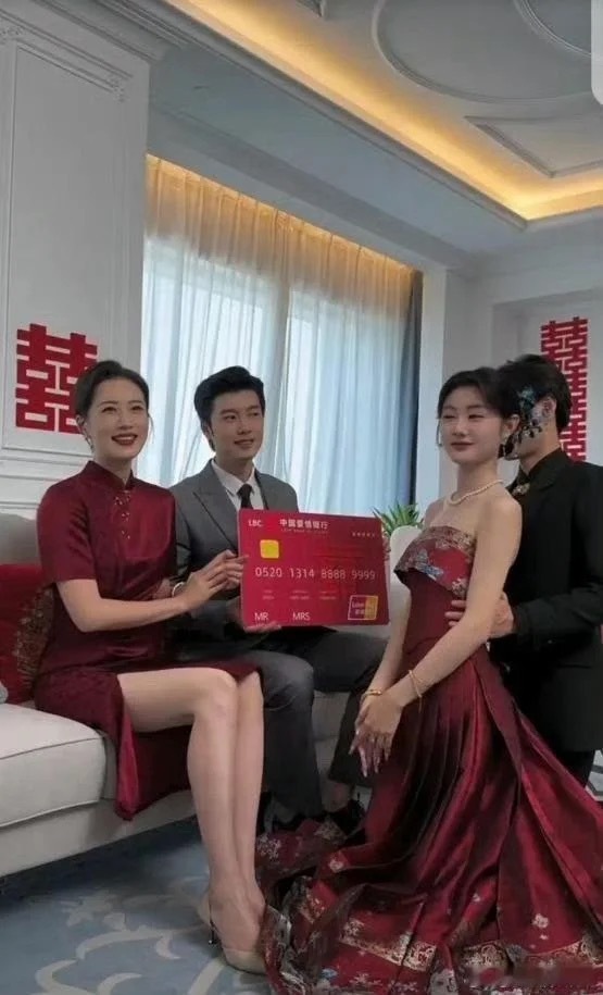 这丈母娘看着比儿媳妇还年轻 ​​​
