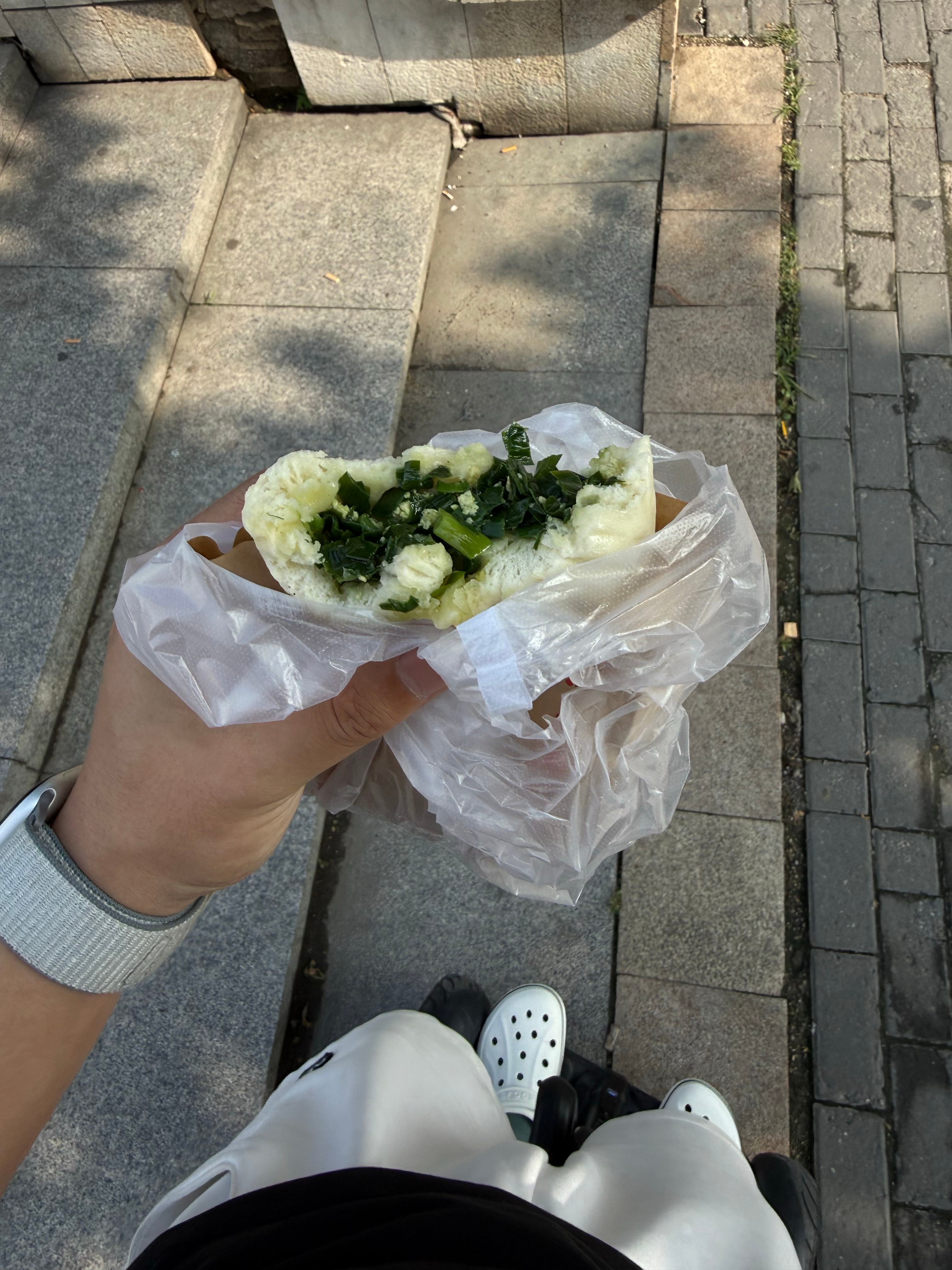 韭菜包子 味儿真足🤤就是吃完不能跟同事说话了