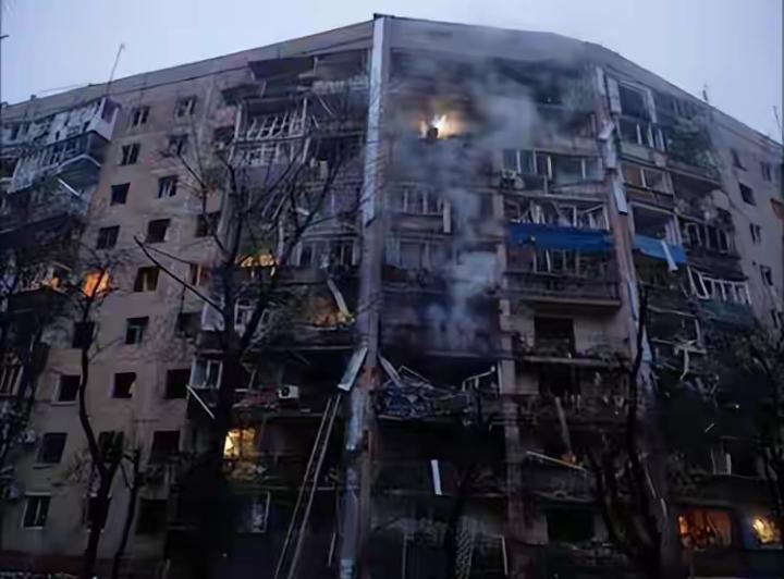 泽连斯基喊话打击俄能源源头，俄乌交锋升级且暗杀案再生波澜
 
2月9日，泽连斯基