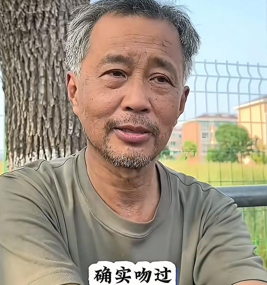 有主播问过沈巍一个问题：你吻过女人吗？

“我吻过的，确实吻过。”沈巍很肯定地回