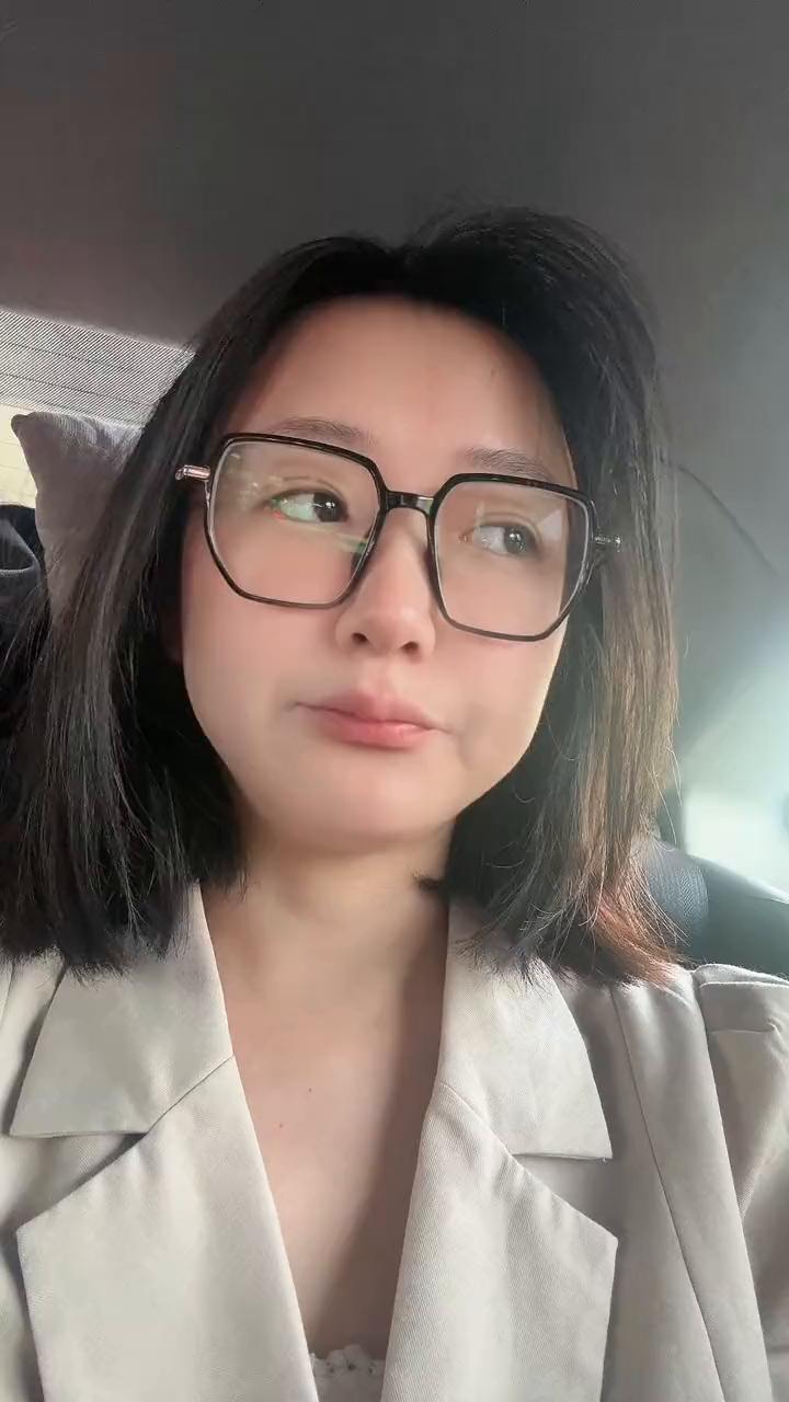 Bgm一响，你的电子车娘顶着黑眼圈又来上岗了。家人们谁懂？这次出差主打一个困到元