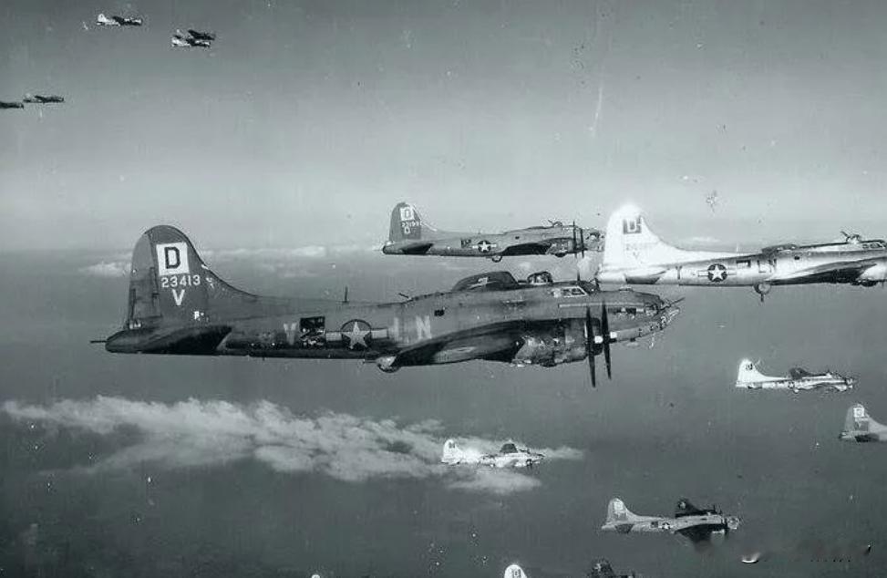1944年1月11日，花旗国轰炸机部队对雅典的比雷埃夫斯港进行了大规模的轰炸将比