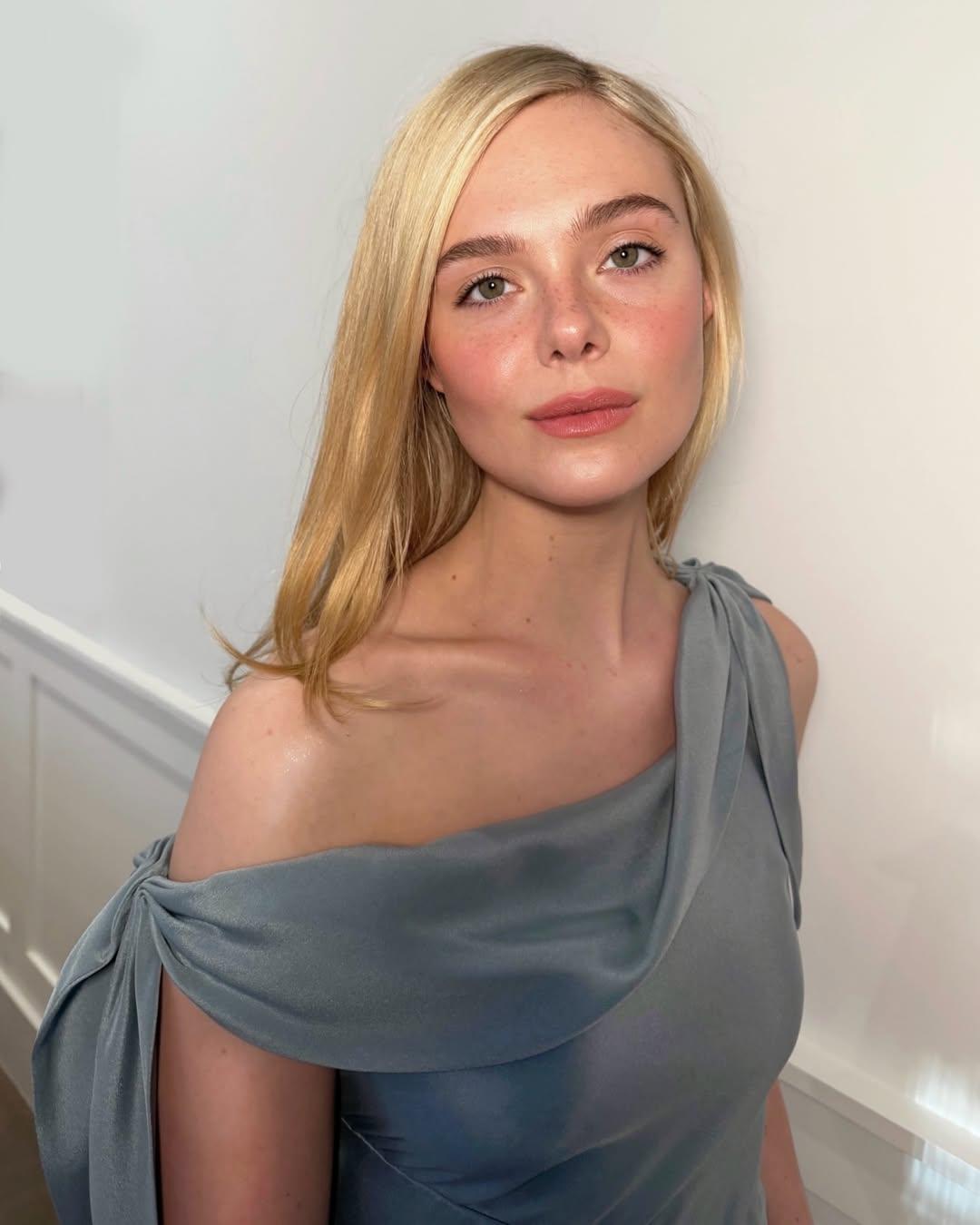 艾丽·范宁 (Elle Fanning) 在1月9日于洛杉矶举行的2026年好莱