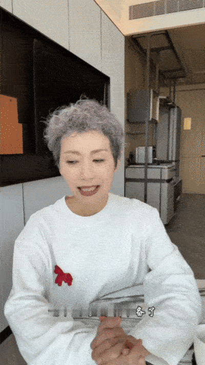 💥 破防了！荧幕女神叶童，63岁跨界当歌手！首张EP温柔上线，岁月不败热爱啊！