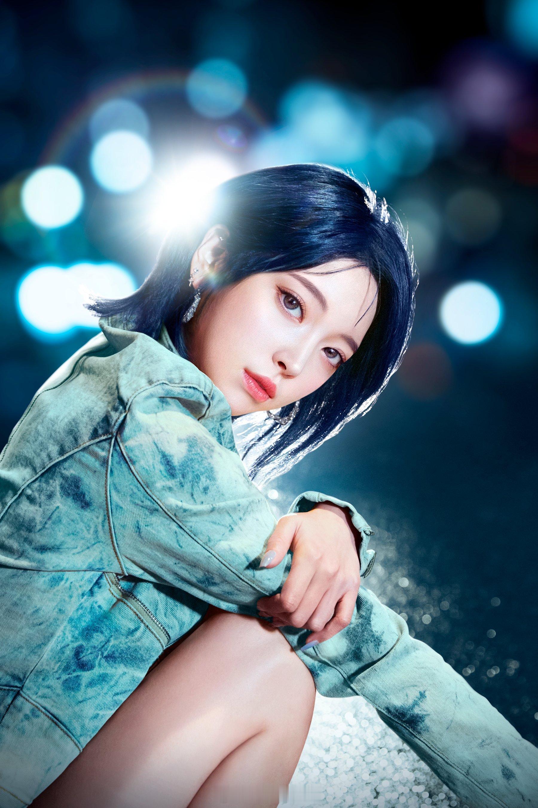 #naevis出道曲预告照# 感觉有几个人的影子 ​​​