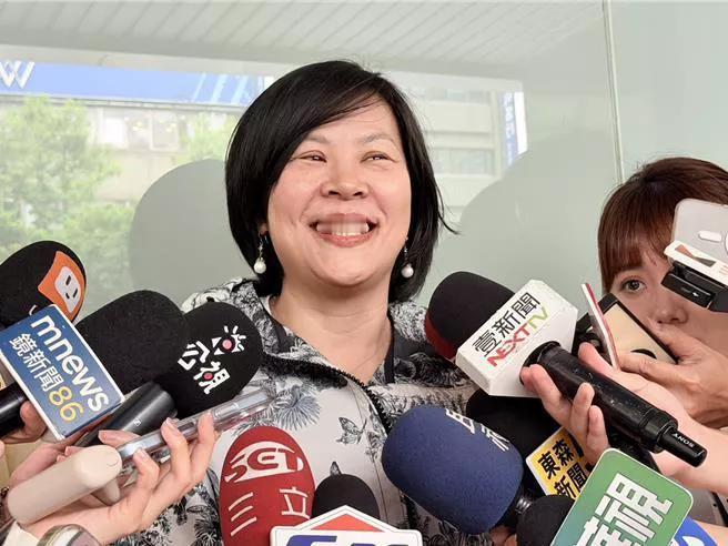 民众党白委李贞秀争议不断，日前指称新竹市长高虹安收创党主席柯文哲700万，后来又