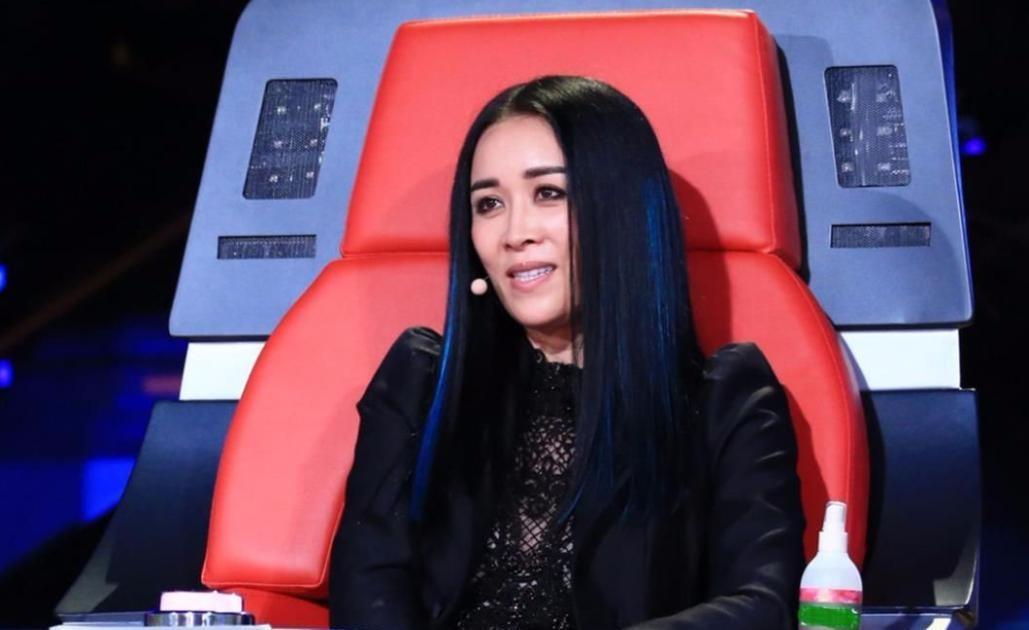 网络热传女歌手那英原名为叶赫那拉英，真的是慈禧太后曾孙女吗？实为谣言！
1912