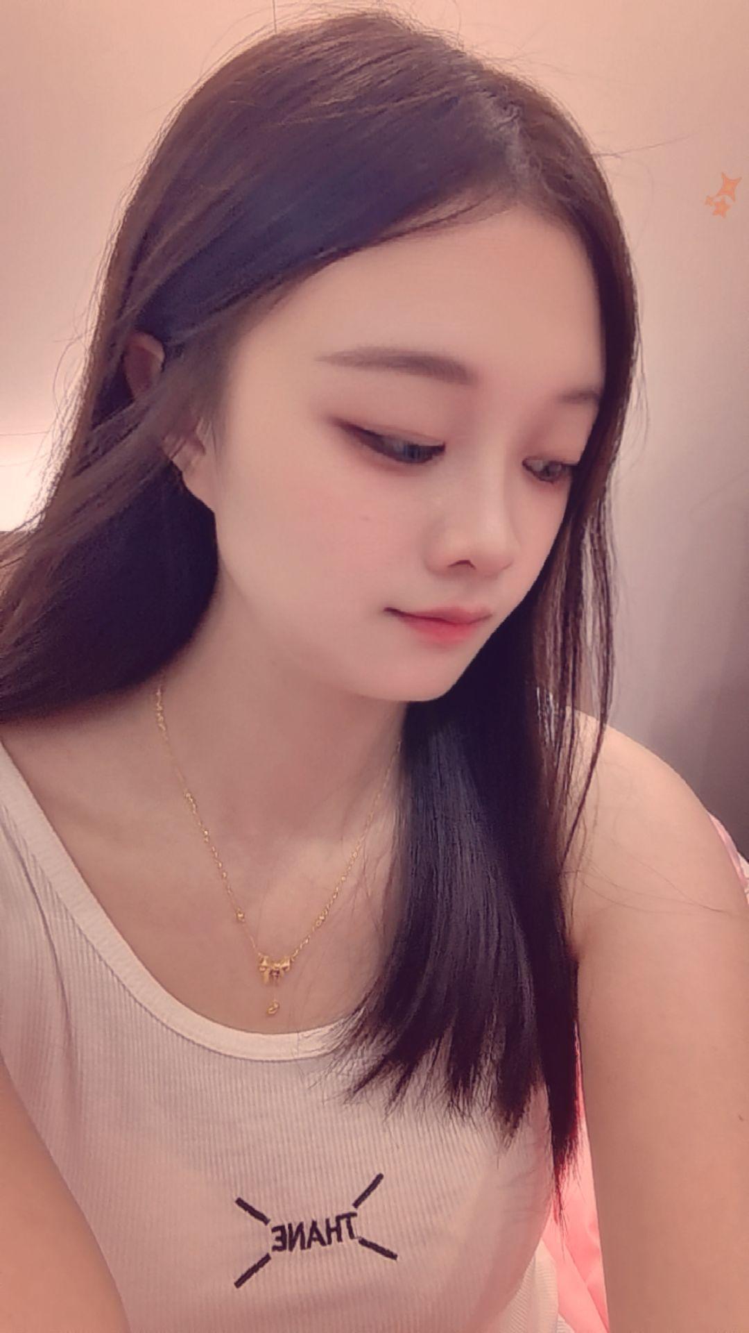 或许离别太久了， 已经不适合重逢了。时间把熟悉的都磨成了陌生，连回忆都...