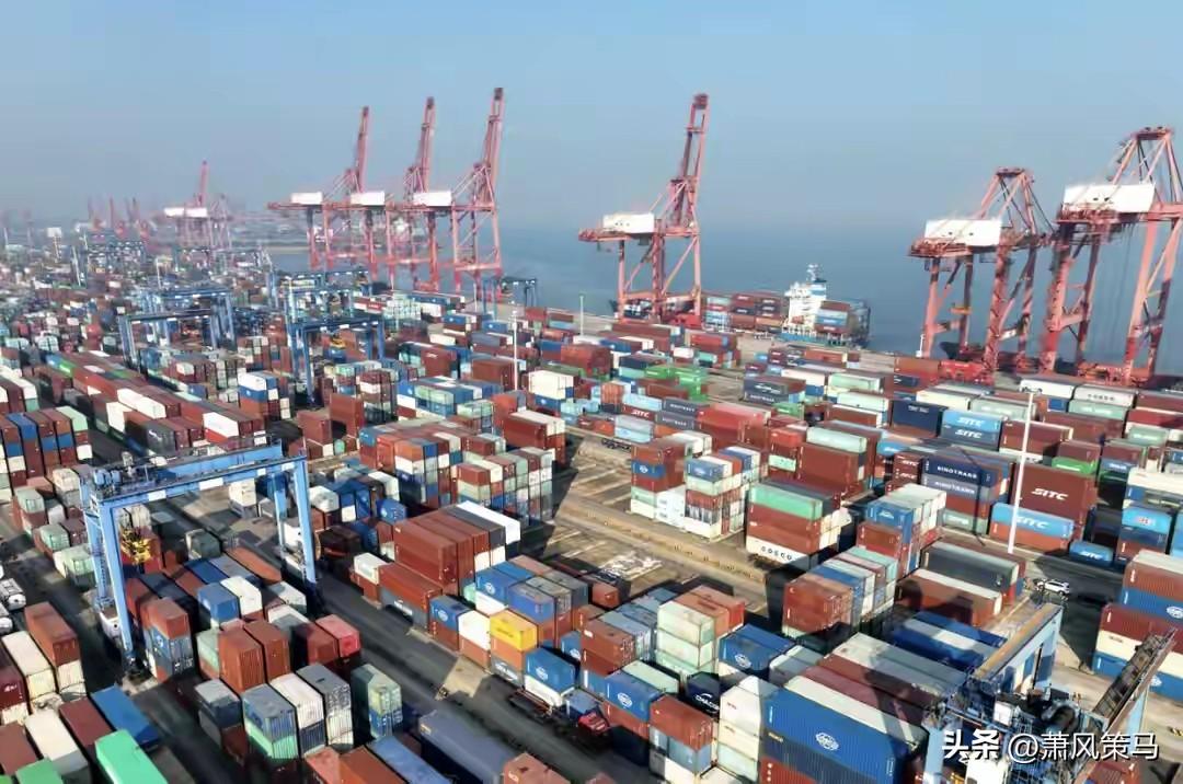 2026开年外贸直接炸场！

前两月贸易顺差直接甩开市场预期，比最乐观预估还多赚