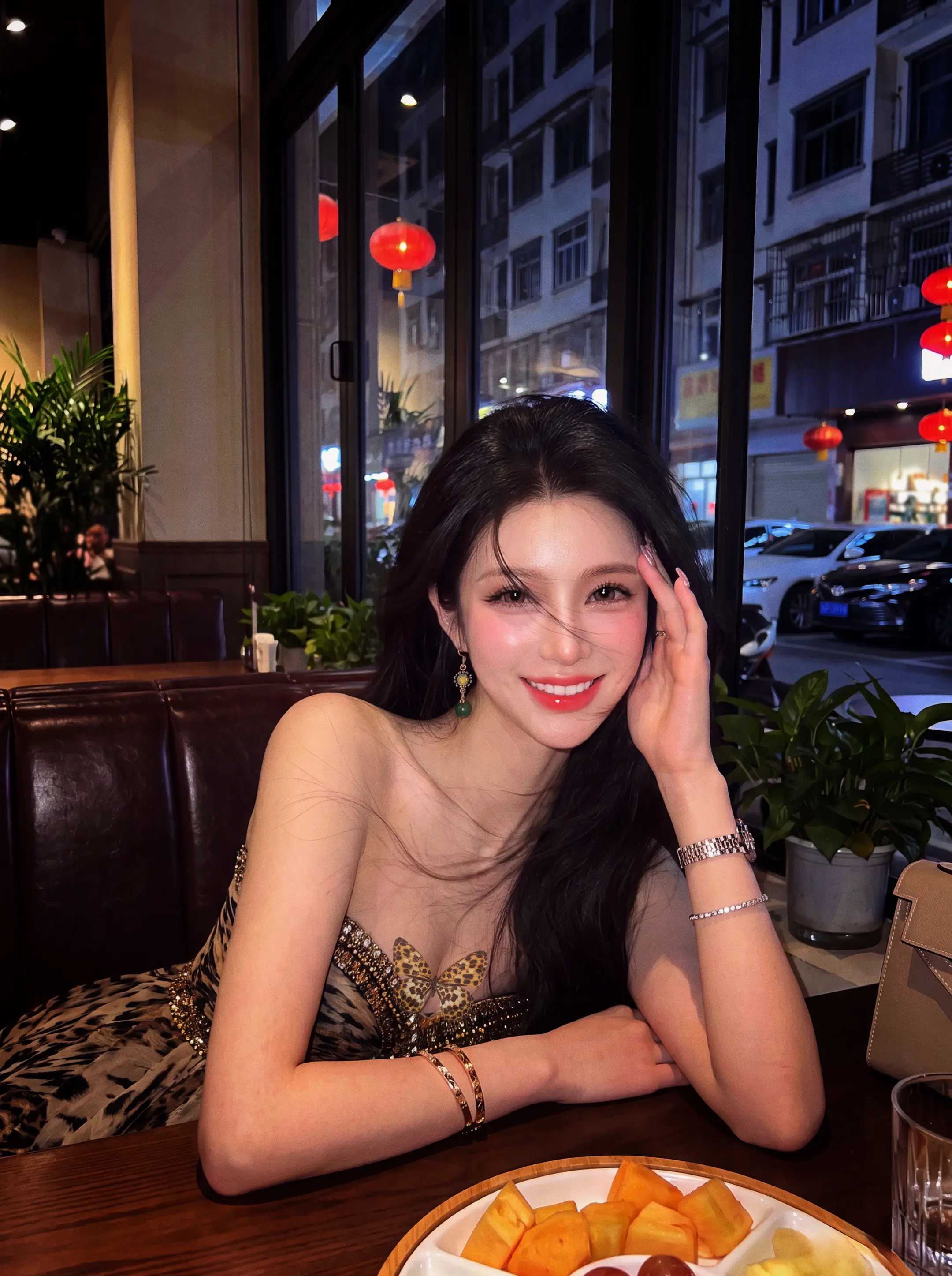 该怎么去形容你最贴切，拿什么跟你作比较才算特别。