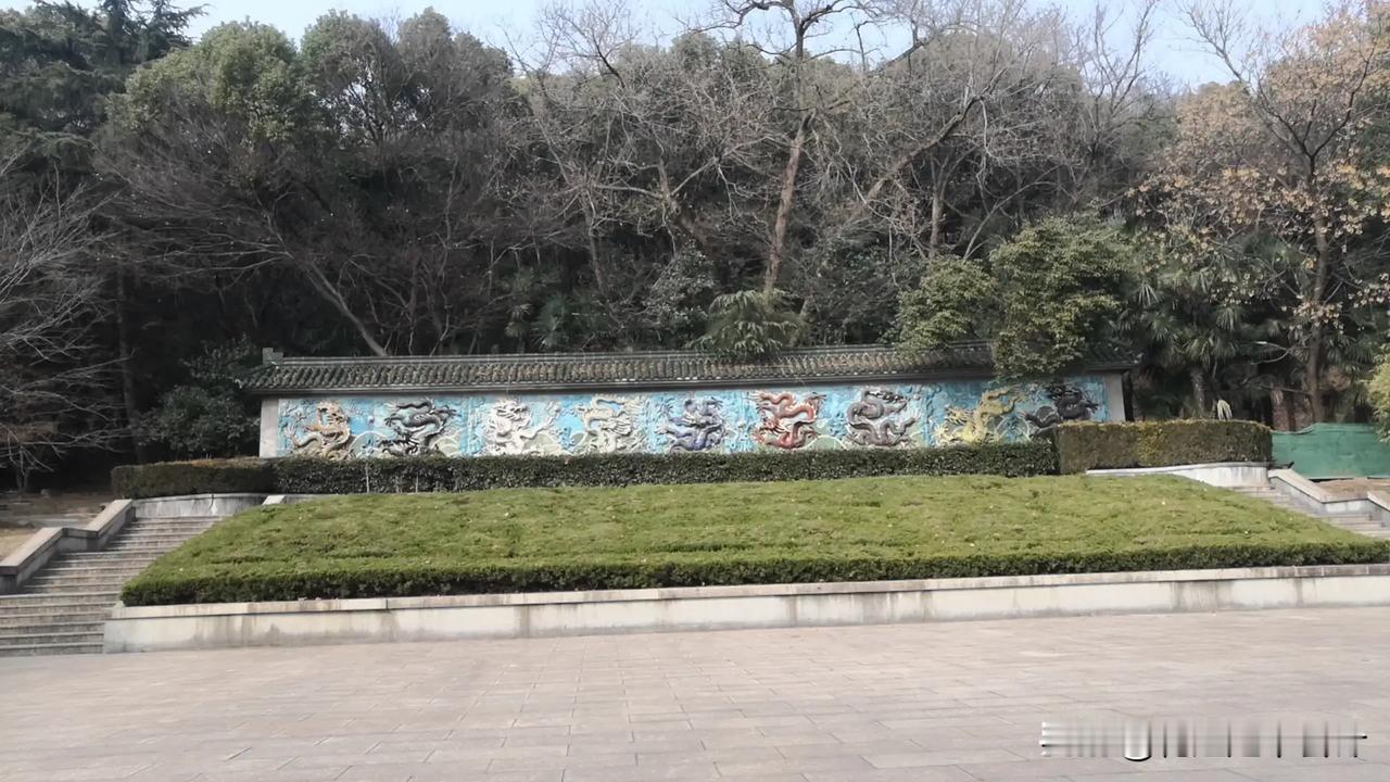 早上好！灵魂饱满的人，即便身处繁杂，也能将生活过得有滋有味。