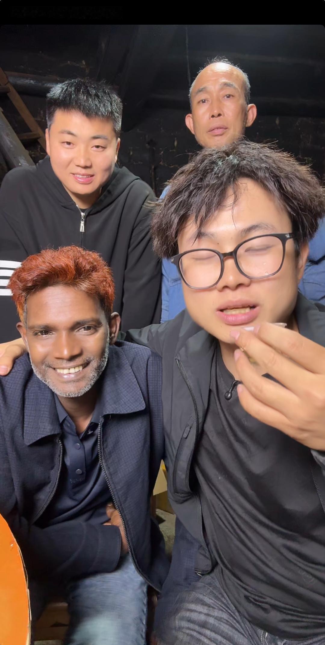 子安（子安环球故事）今天又开播卖茶了，但是人气大跌，直播间人数平均三千左右，与第