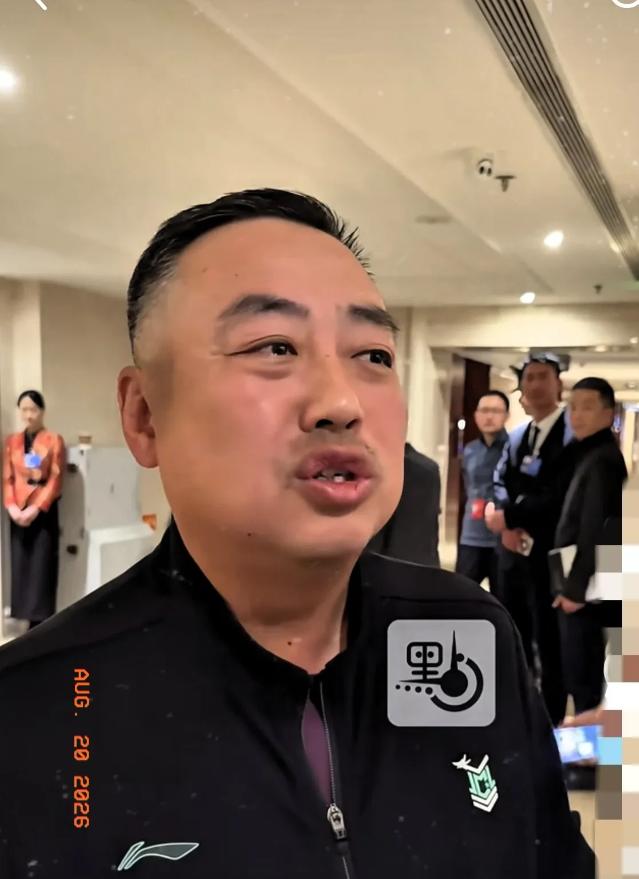 刘国梁这次去上海集训基地，对男队这帮年轻人是真“不留情面”。他一针见血地指出，现