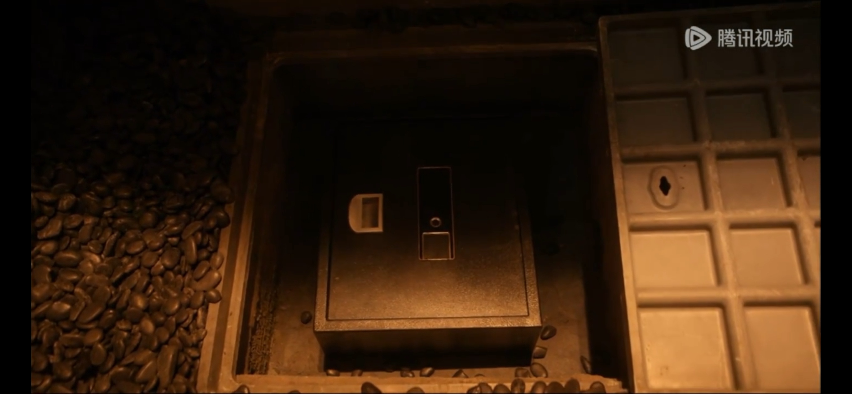 枭起青壤 十八集断在这里也太过分了，看了下集预告炎拓失联了，他藏的笔记本真被熊黑