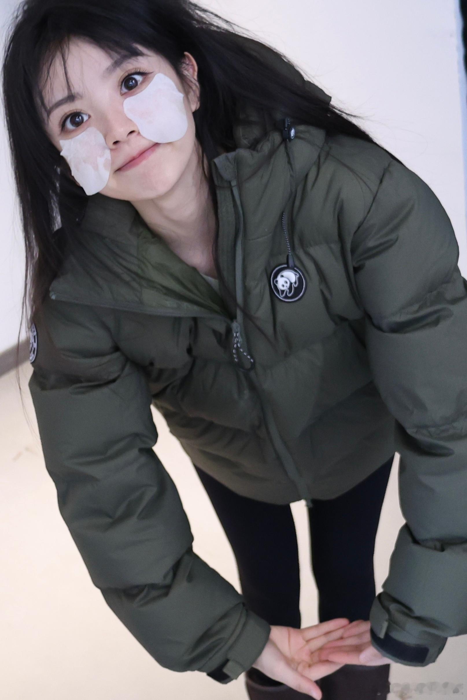 王鹤棣在密室里被拎起来了  家人们，王鹤棣玩密室倒地的事有后续啦，好想快点看到正