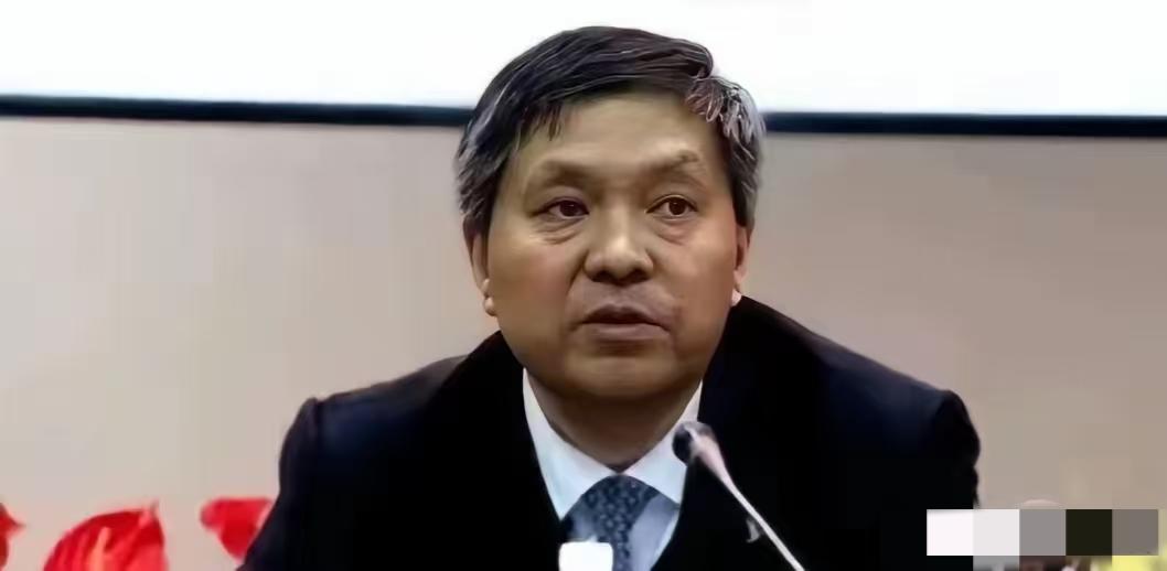 卖国贼必须彻查
1200多吨国家管制的石墨，只卖了598万。算下来一吨还不到48