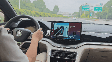 #比亚迪也能用Carplay# 最近，一个叫 DiPlay 的 app 火了起来