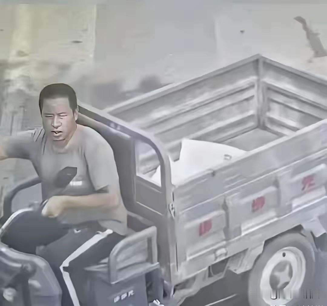 夏付刚这搜捕局面，看得人越想越纳闷，他到底藏哪里了？

天上无人机拉网式扫遍山林