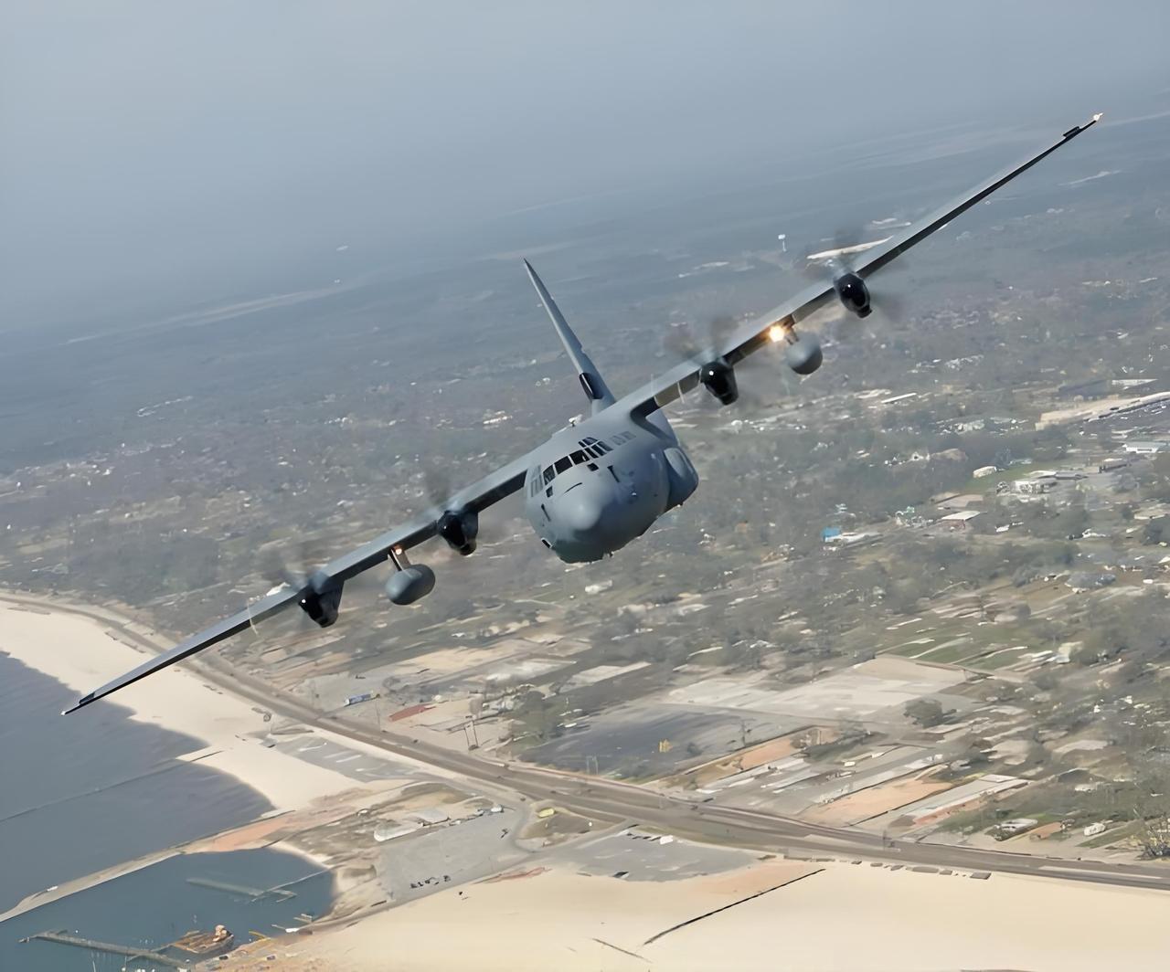 主动炸毁C-130的真实原因：

美军去营救飞行员时，两架C-130陷入泥潭，只