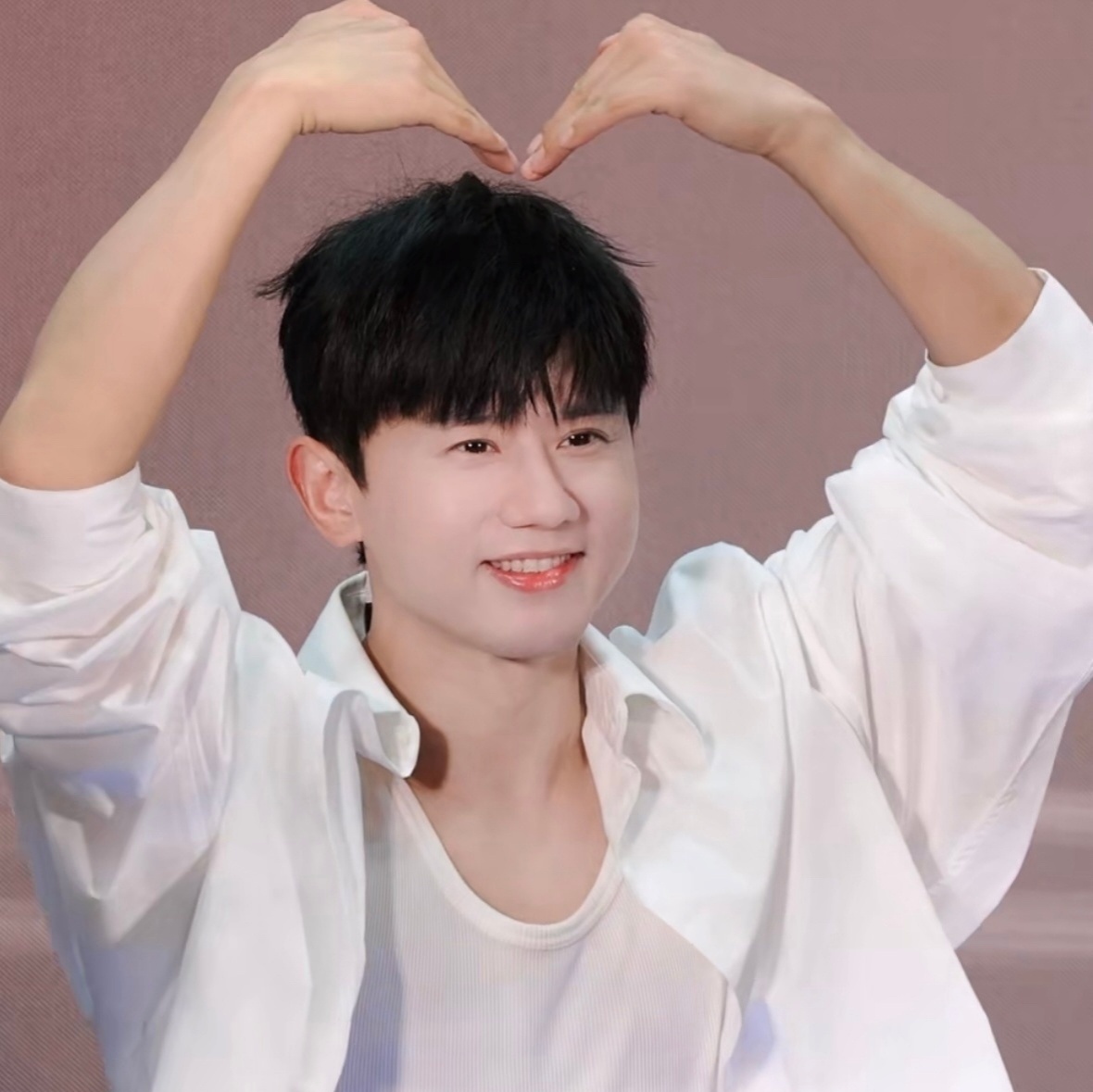 张杰 ✨张杰鸟巢演唱会 宝宝们～蹲一个11号相互拍照的搭子呀～场内场外都可以呦 