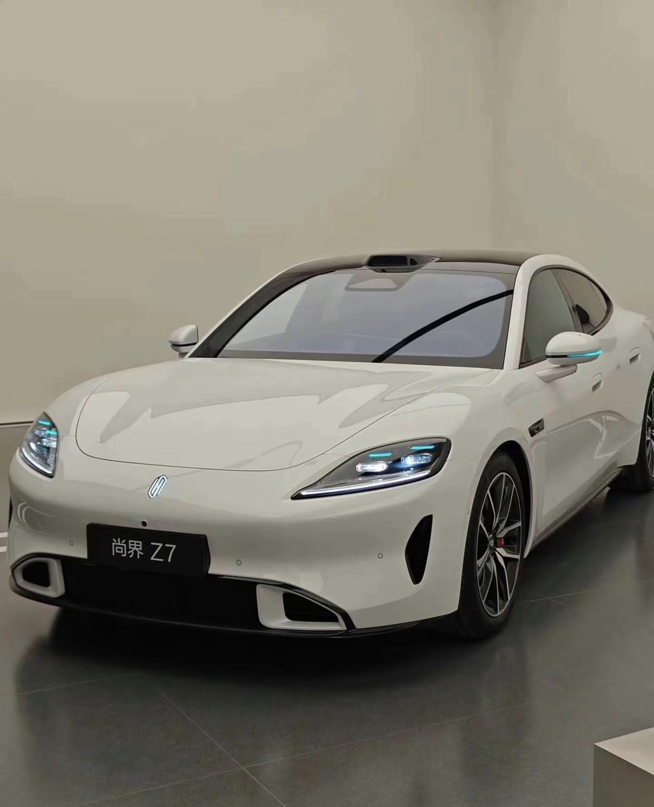 🐹仅靠一个背影视频，还没官宣 就抢疯了😂这是车子 不是白菜，小飞侠姐妹们都这