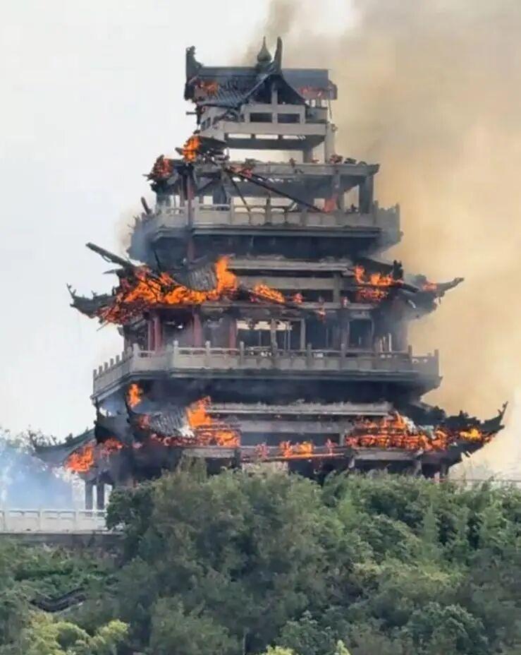 香烛烧没了
23米高文昌阁！
景区消防栓离500米？
古建防火别只喊口号。

2