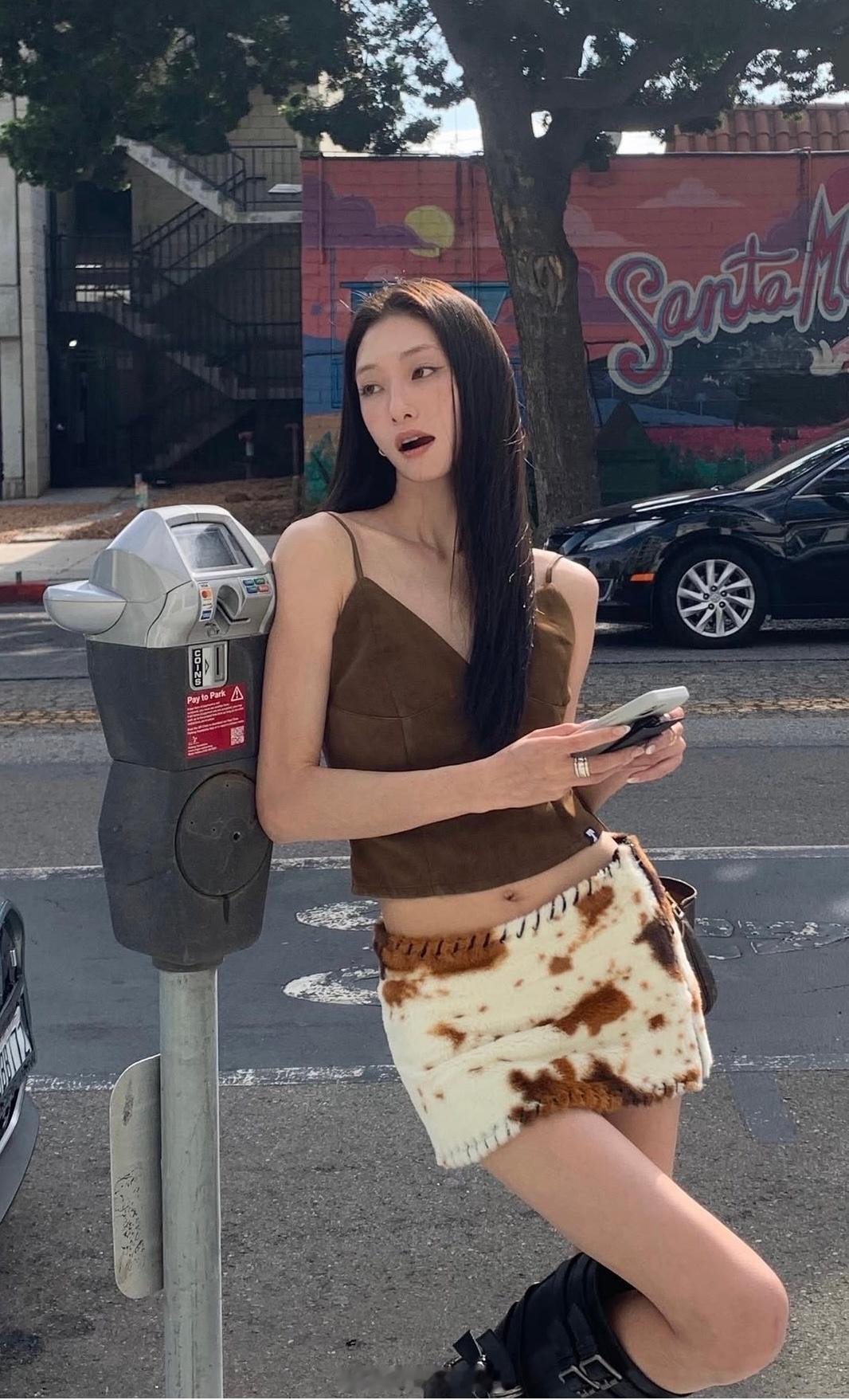 连续更新第2636天韩国时尚女生日常搭配长头发女生在哪里