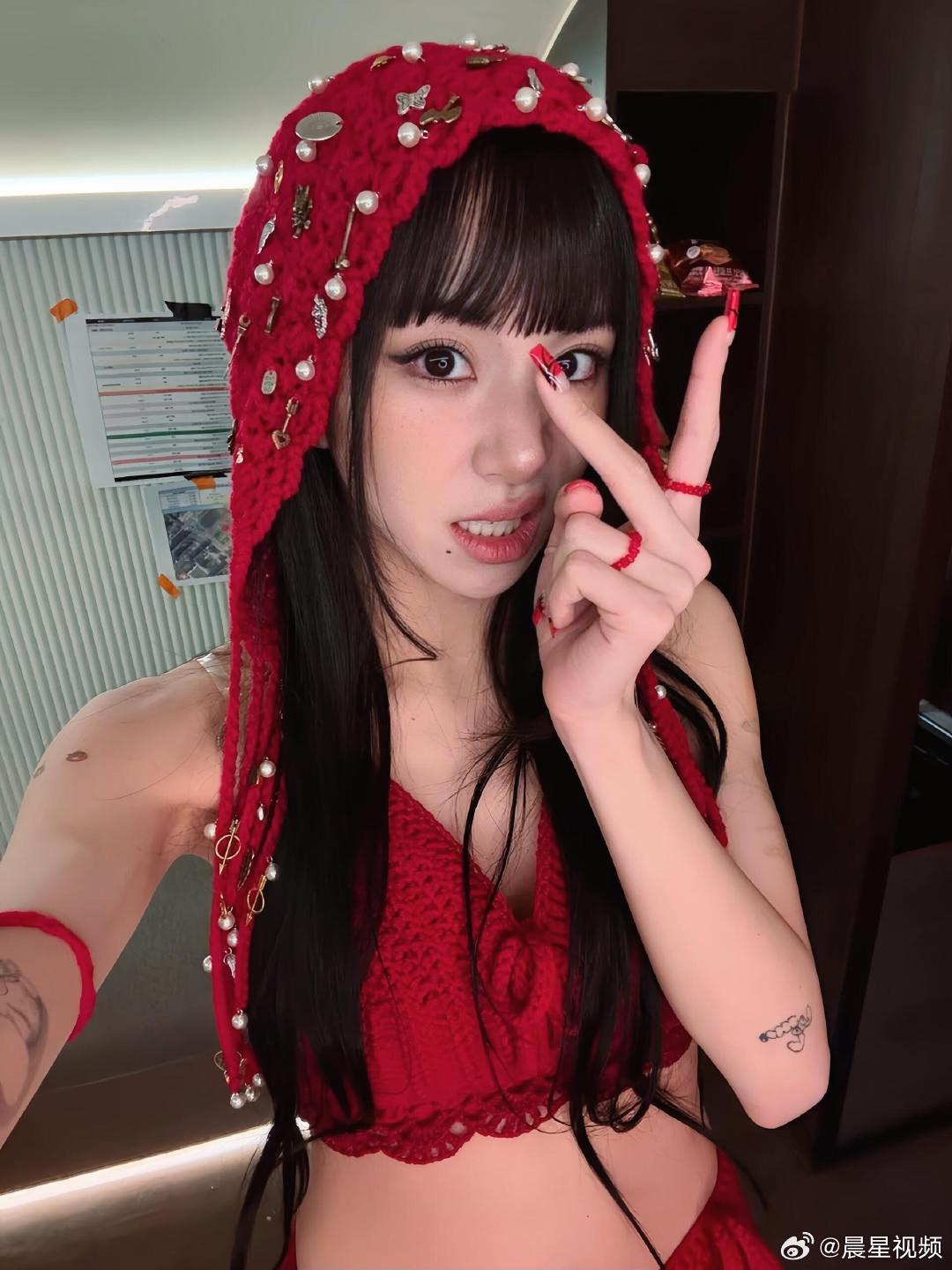 孙彩瑛澄清抽烟 孙彩瑛澄清抽烟，真的不知道怎么会这样传出来。。 孙彩瑛泡泡澄清抽