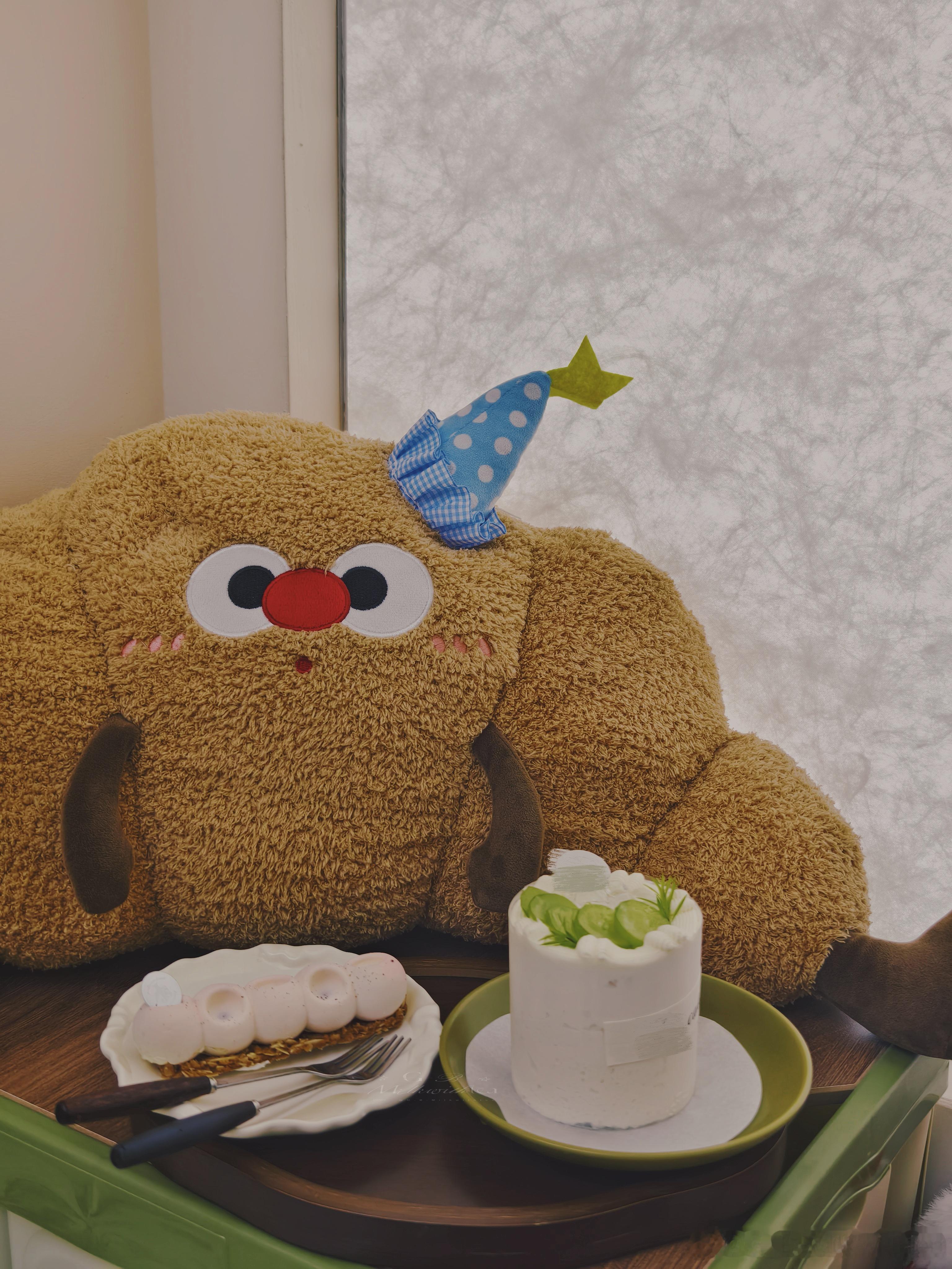 是颗甜甜给我的甜品道歉！人家叫撒椒芭乐！什么鹌鹑蛋！今晚🌕肉眼特别黄虽然拍出来