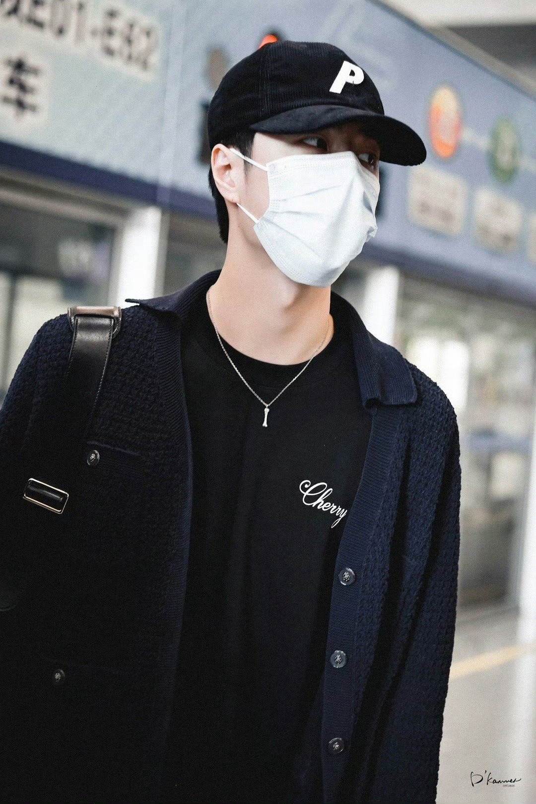 王一博机场私服的神 ​​​