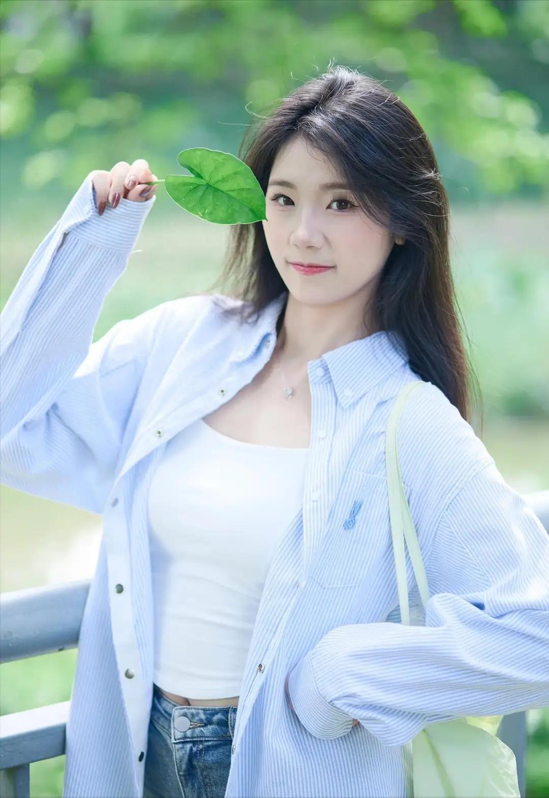 湖北一校花美出圈了，貌美迷人，美的无可挑剔，高级满满